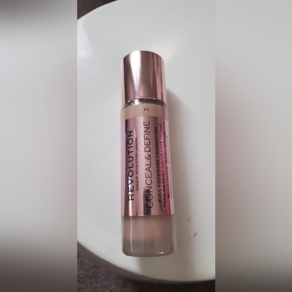 Makeup Revolution Conceal & Define F7.🌴 - Picture 1 of 4